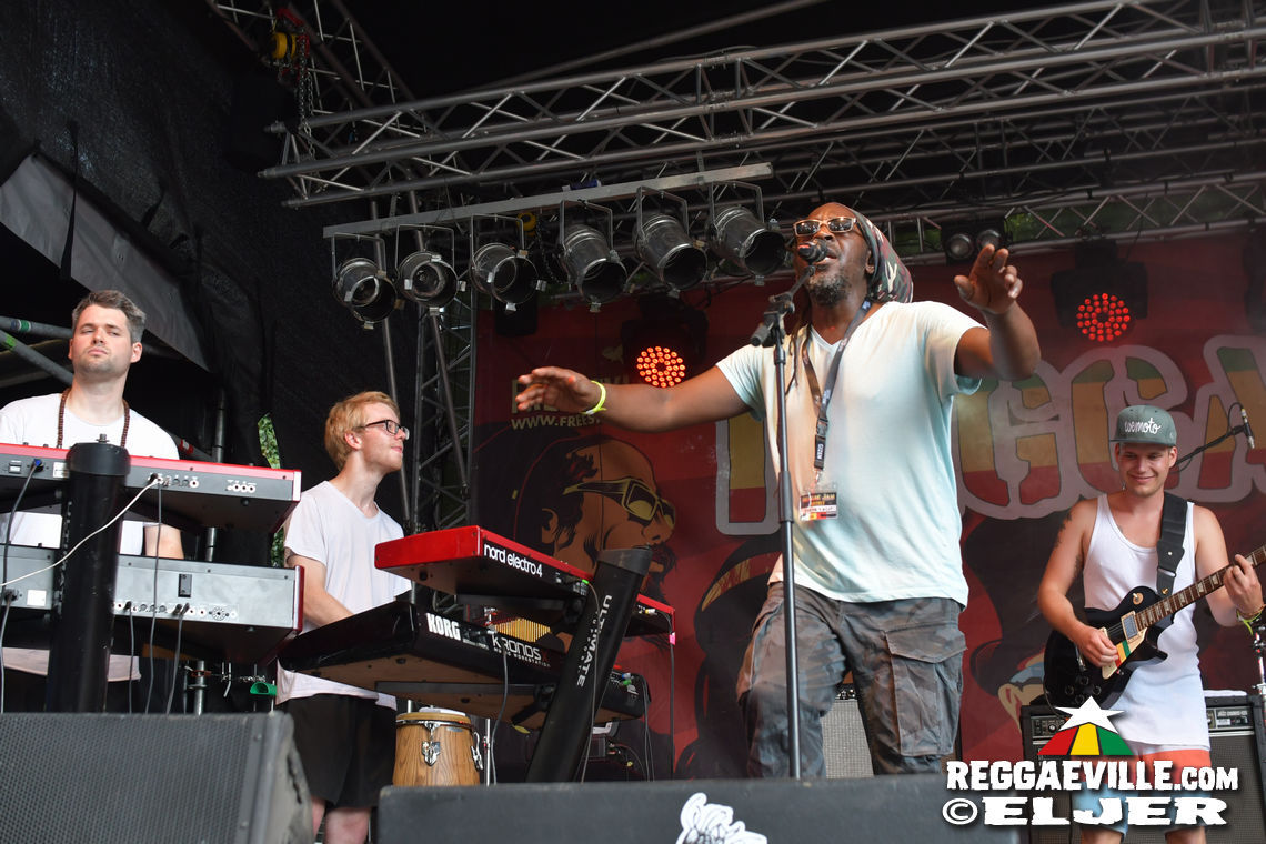 Singing U & Cat, Schwarzpaul