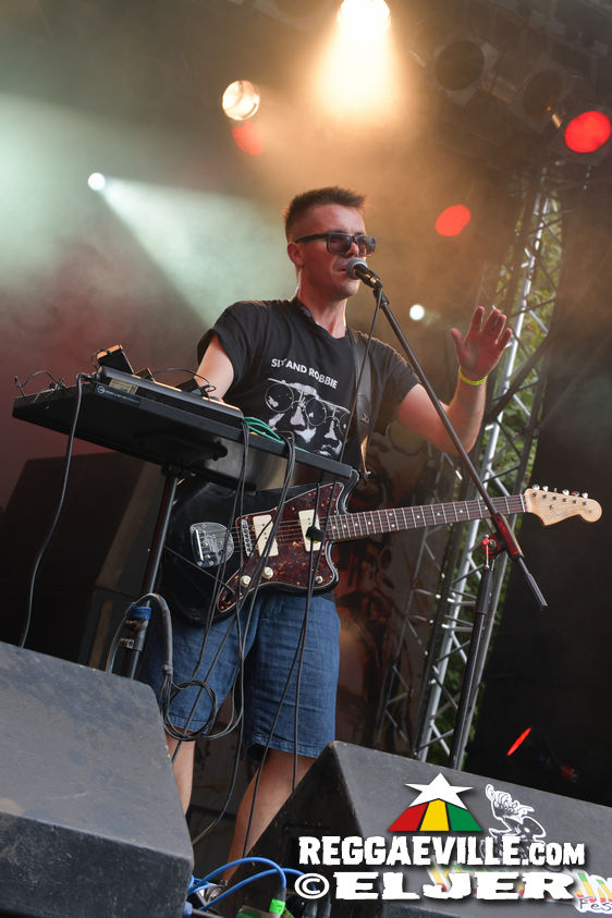 Singing U & Cat, Schwarzpaul