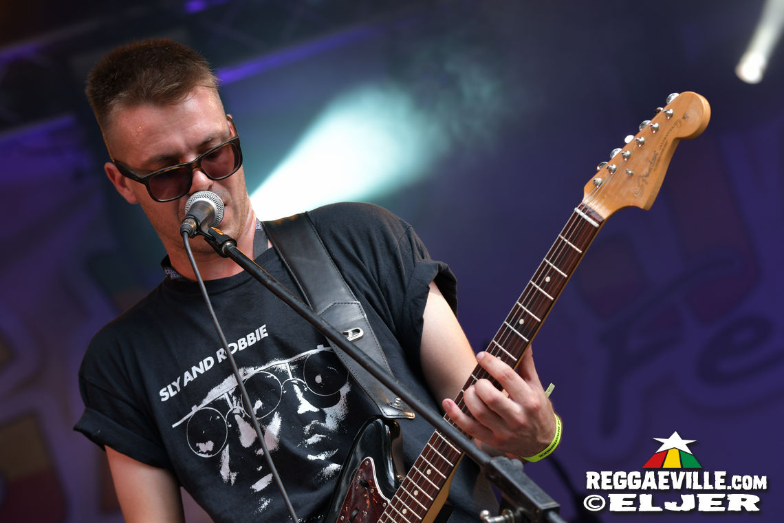 Singing U & Cat, Schwarzpaul