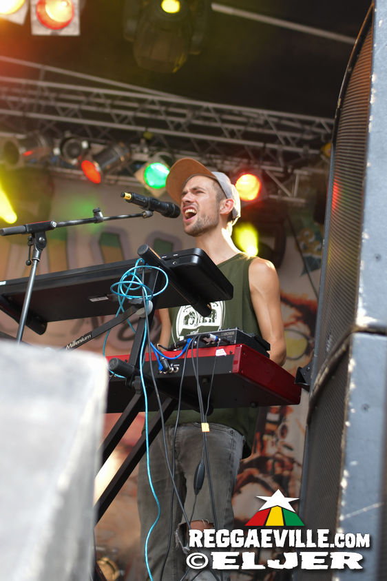 Singing U & Cat, Schwarzpaul