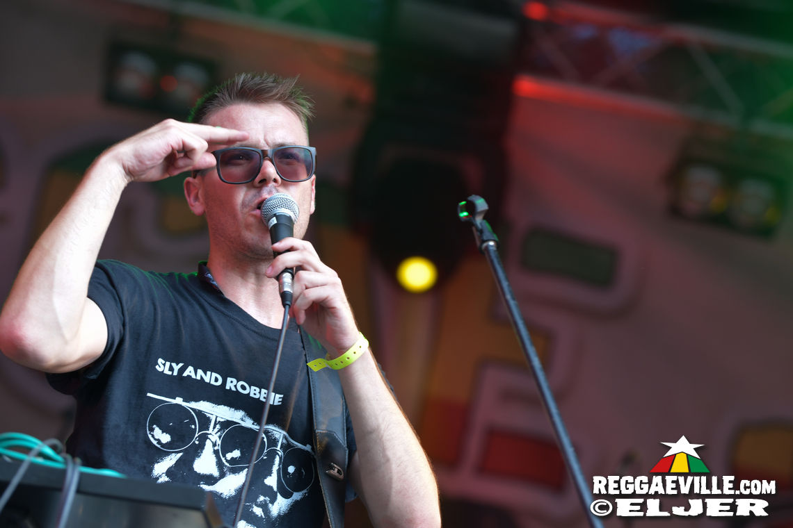 Singing U & Cat, Schwarzpaul