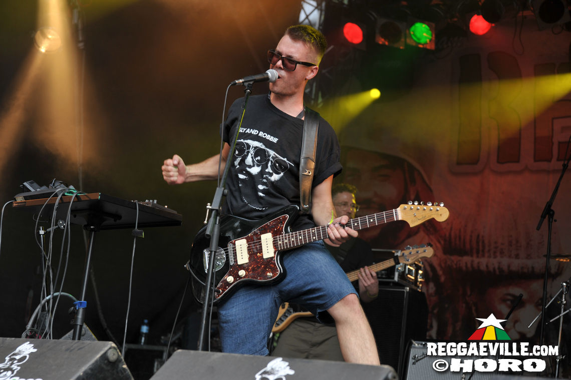 Singing U & Cat, Schwarzpaul