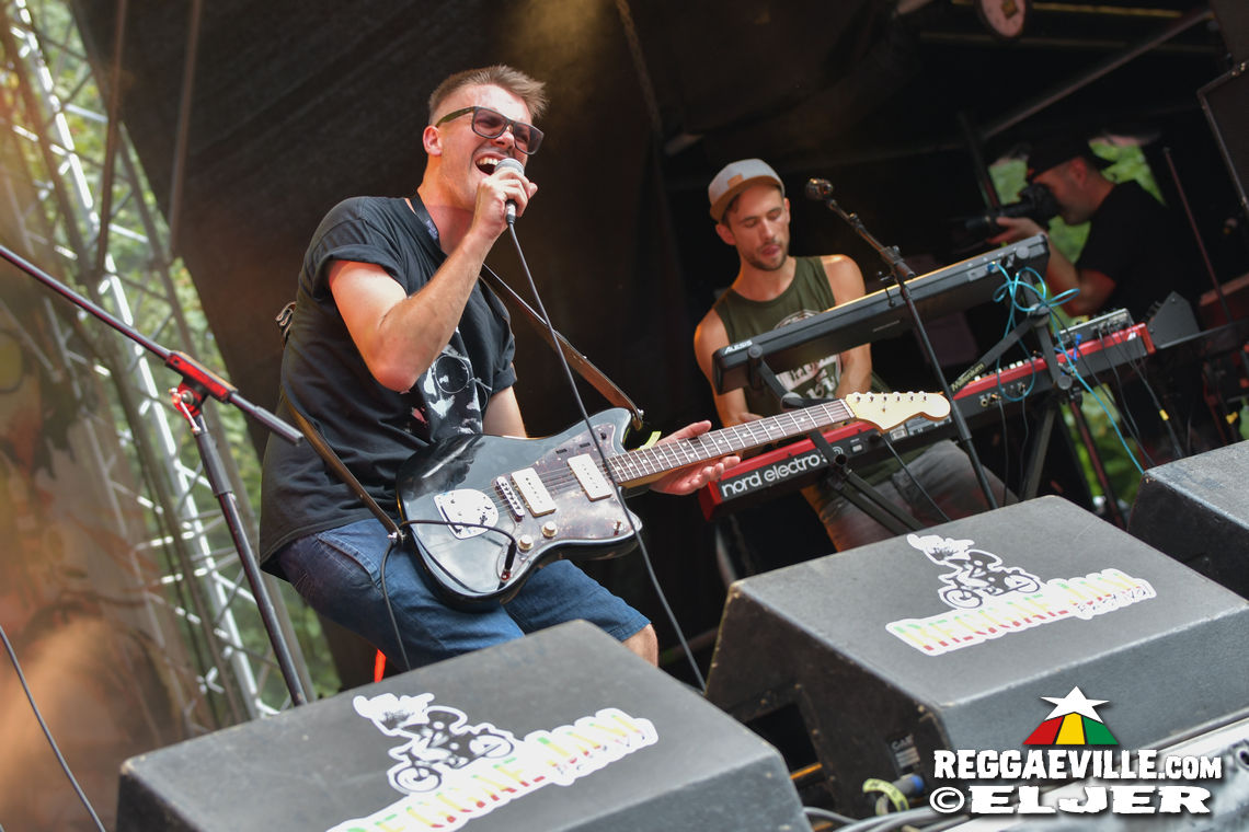 Singing U & Cat, Schwarzpaul