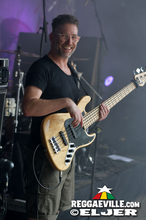 Singing U & Cat, Schwarzpaul