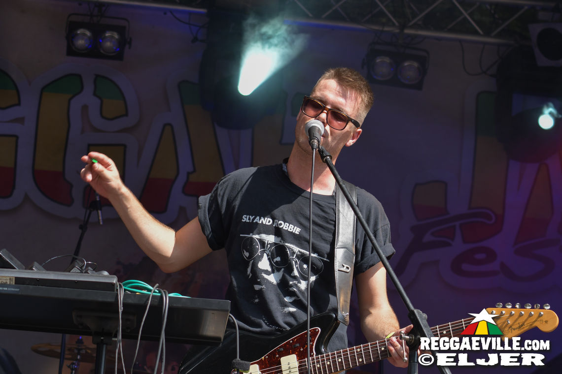 Singing U & Cat, Schwarzpaul