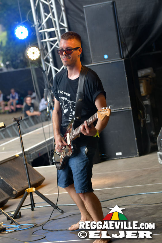 Singing U & Cat, Schwarzpaul