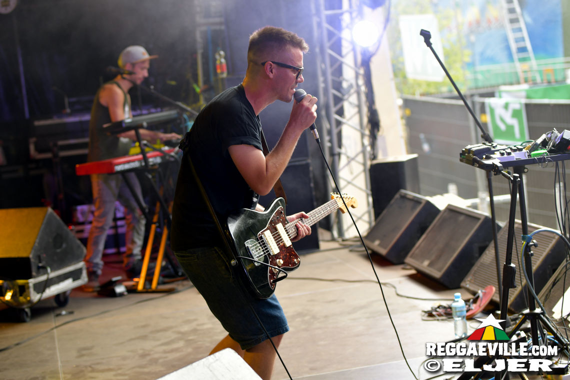 Singing U & Cat, Schwarzpaul