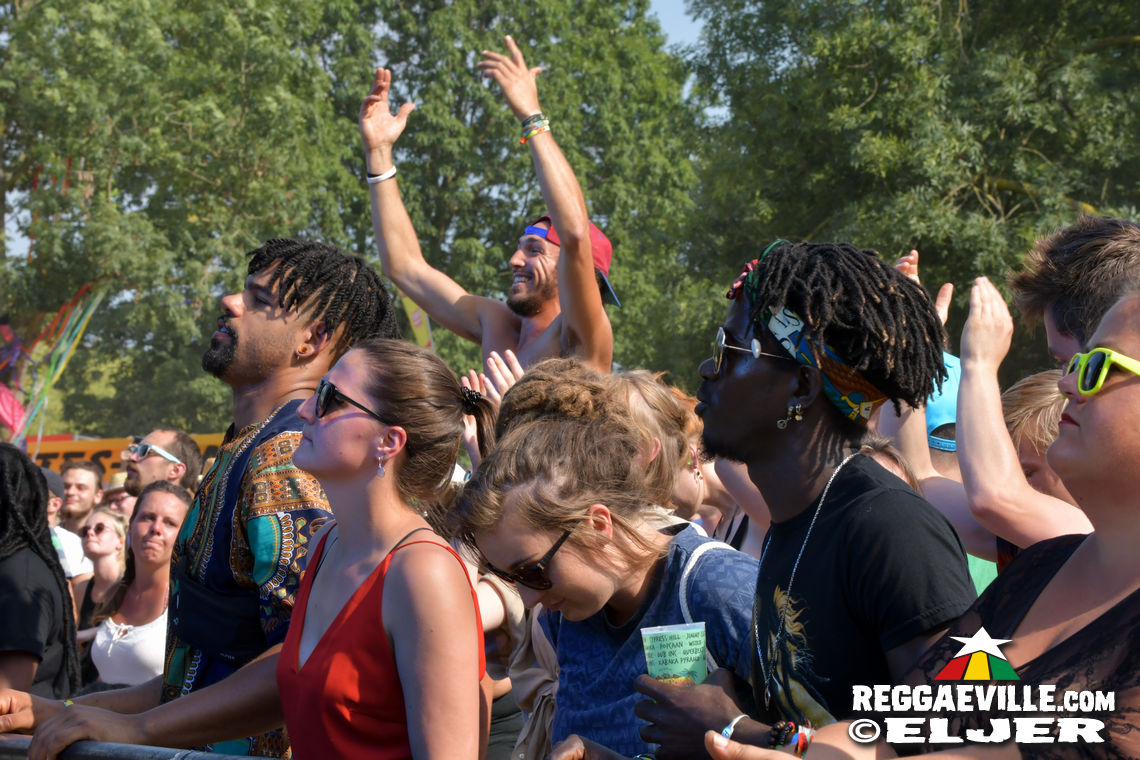 Koffee & Banda Senderos