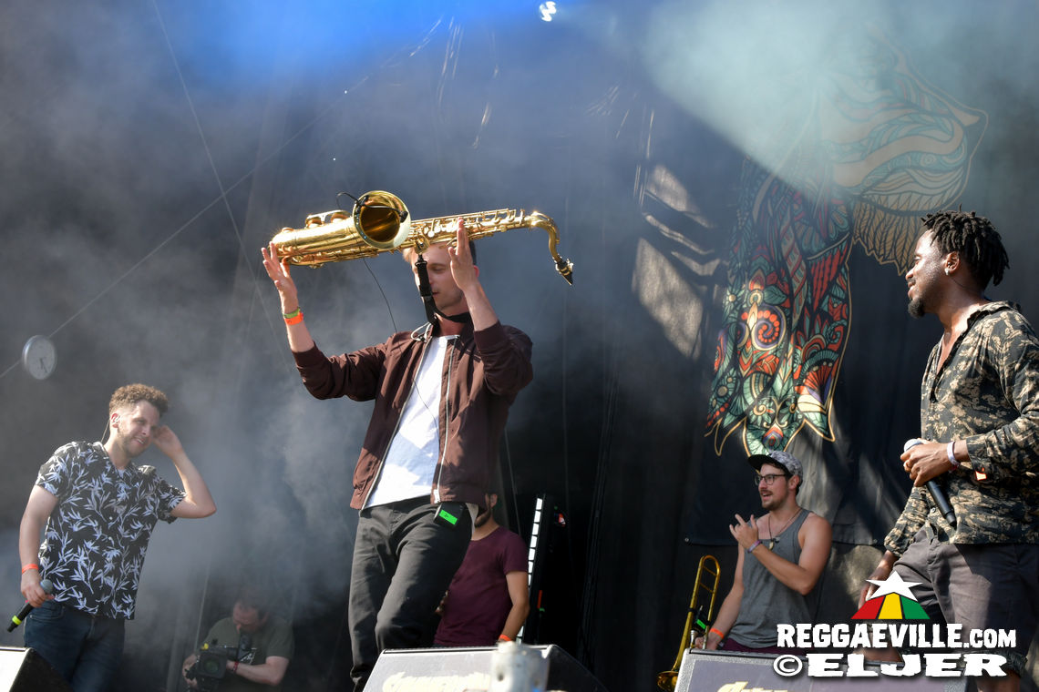 Koffee & Banda Senderos