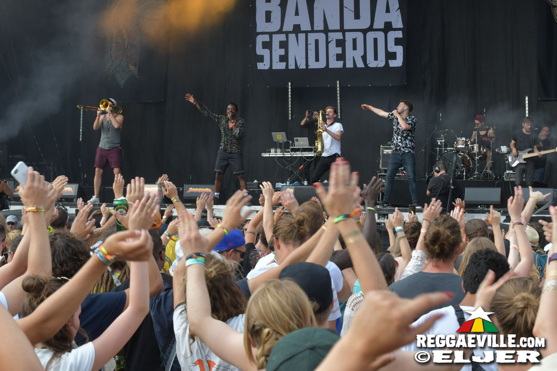 Koffee & Banda Senderos