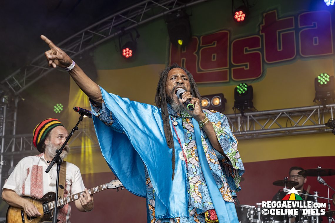 Postmen, Uwe Banton with Teddy Dan, Samora