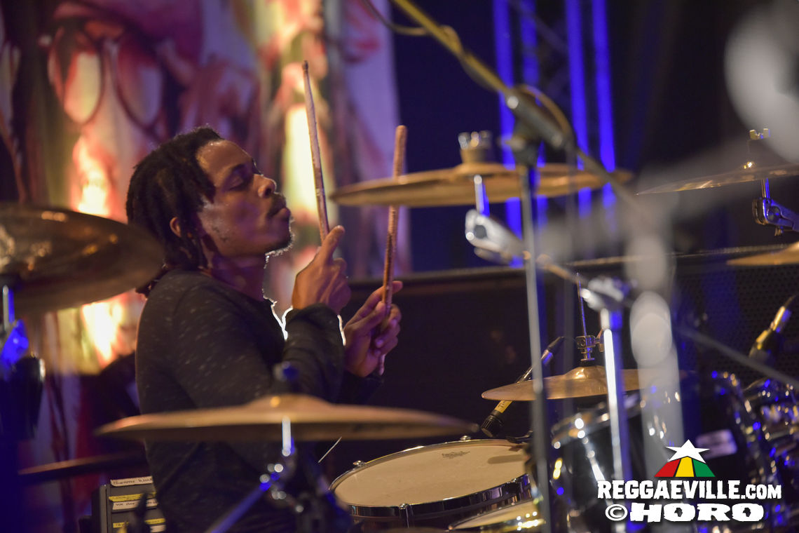 Morgan Heritage feat. Esh & Jemere Morgan, Million Stylez