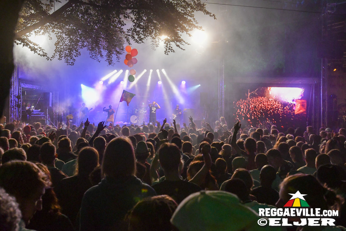 Mono & Nikitaman, Everton Blender, Sofa Connection