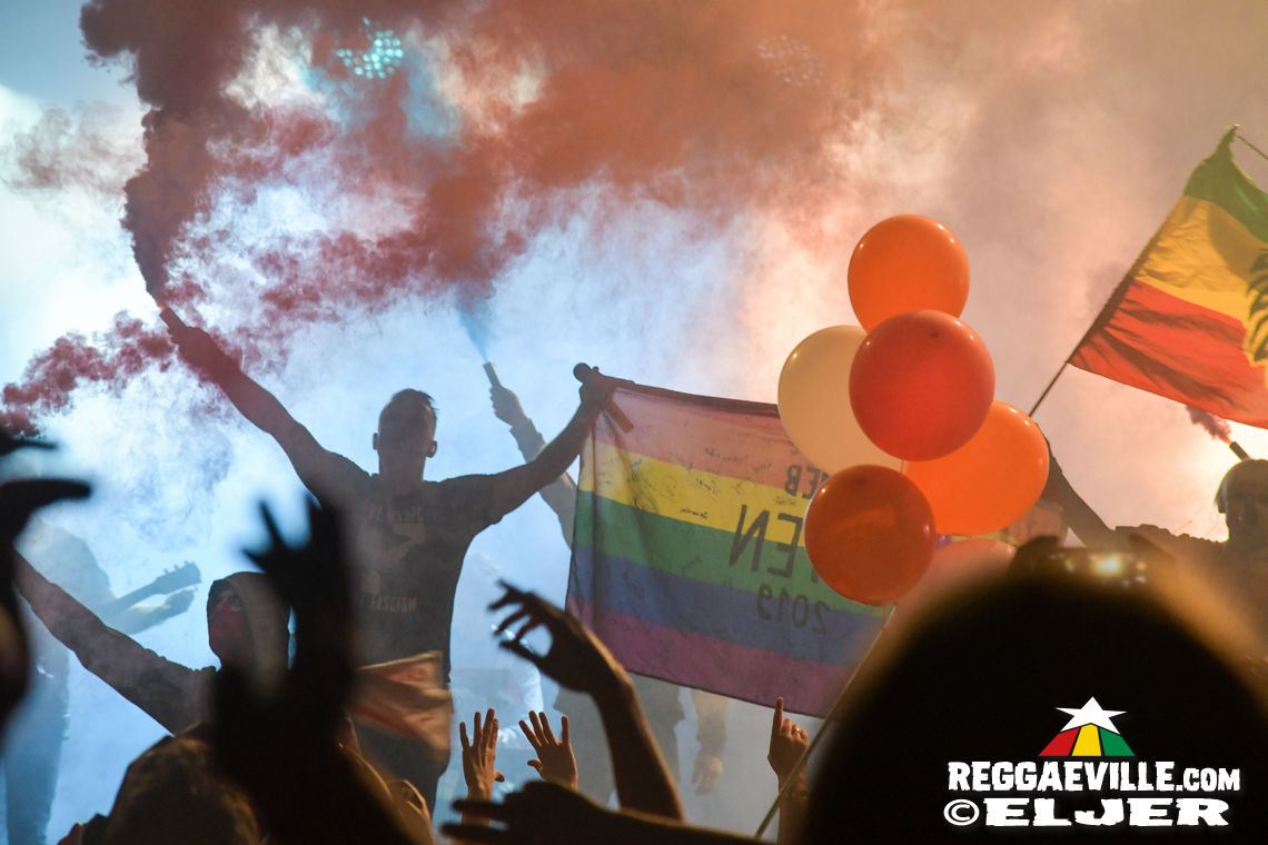 Mono & Nikitaman, Everton Blender, Sofa Connection