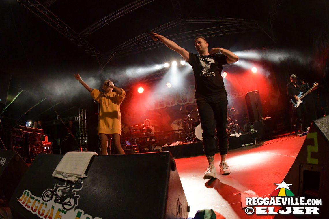 Mono & Nikitaman, Everton Blender, Sofa Connection