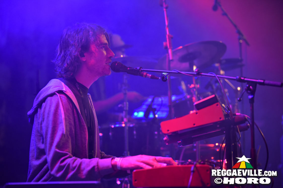 Mono & Nikitaman, Everton Blender, Sofa Connection