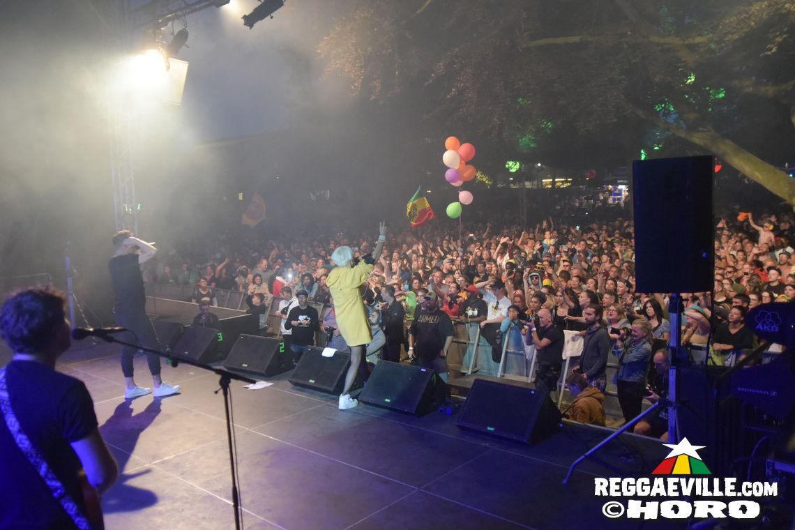 Mono & Nikitaman, Everton Blender, Sofa Connection