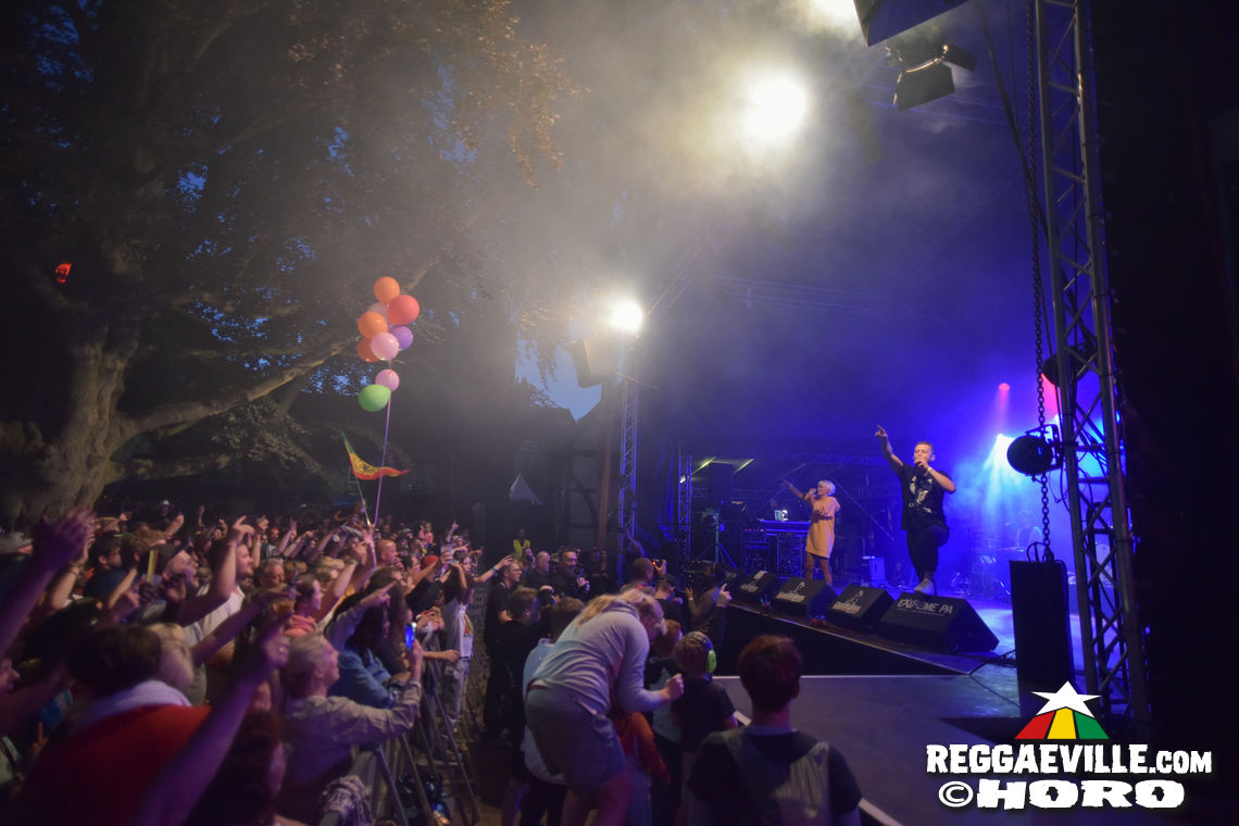 Mono & Nikitaman, Everton Blender, Sofa Connection