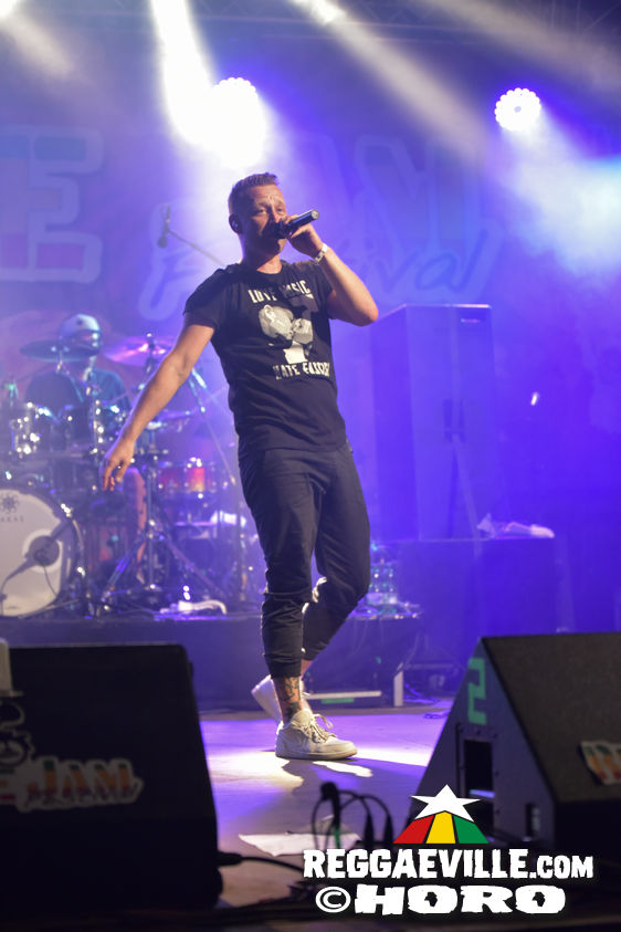 Mono & Nikitaman, Everton Blender, Sofa Connection