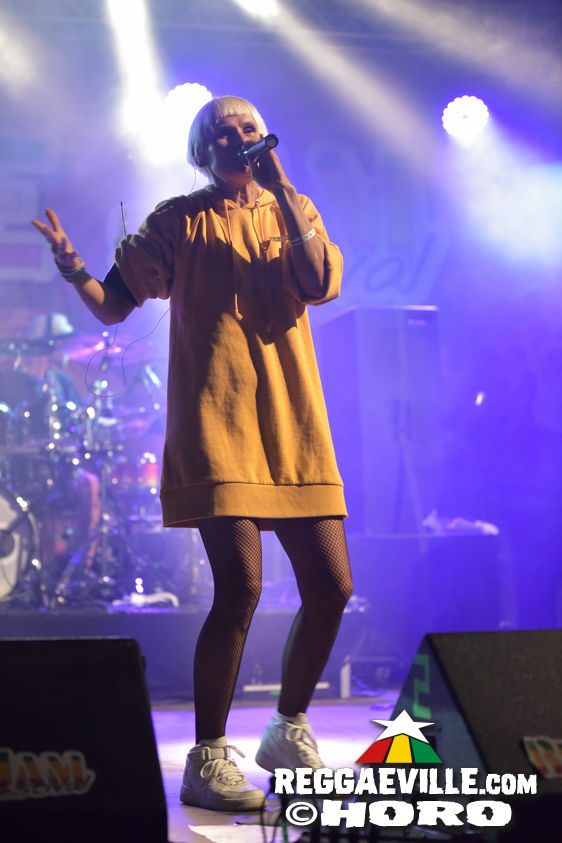 Mono & Nikitaman, Everton Blender, Sofa Connection