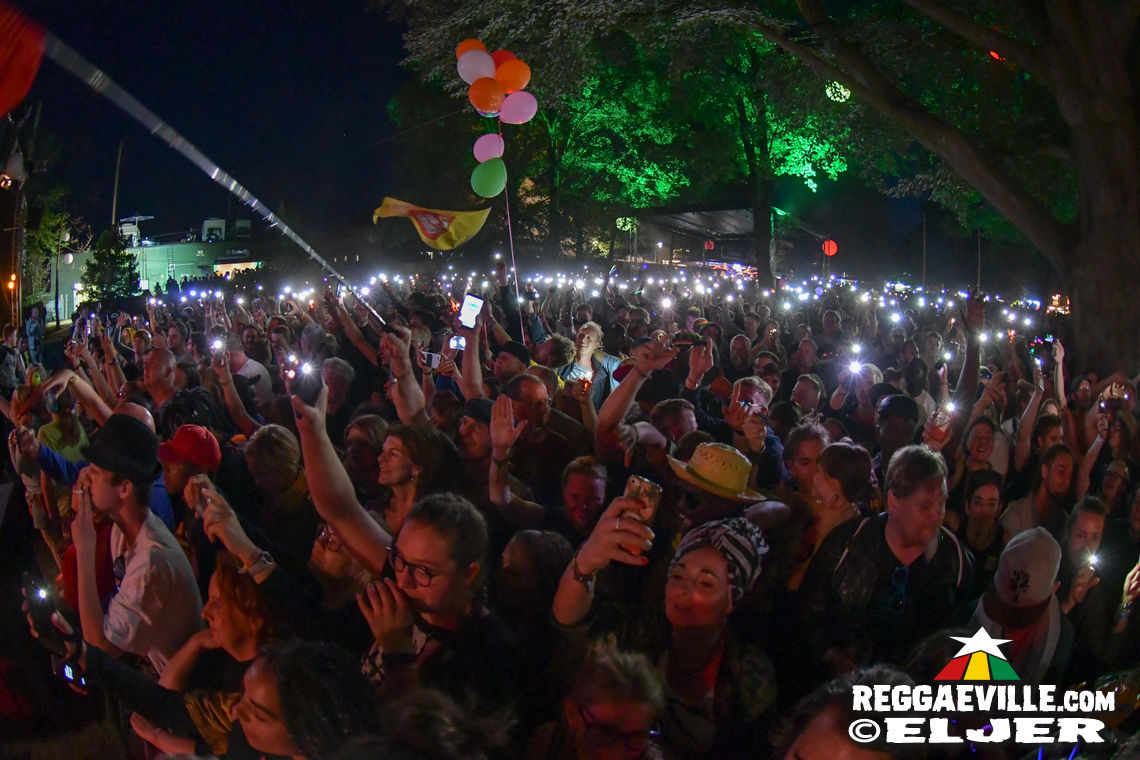 Mono & Nikitaman, Everton Blender, Sofa Connection