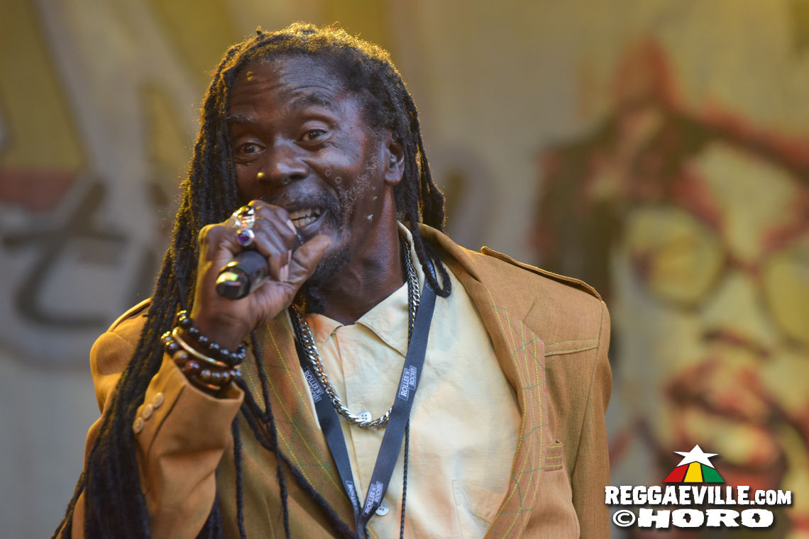 Mono & Nikitaman, Everton Blender, Sofa Connection