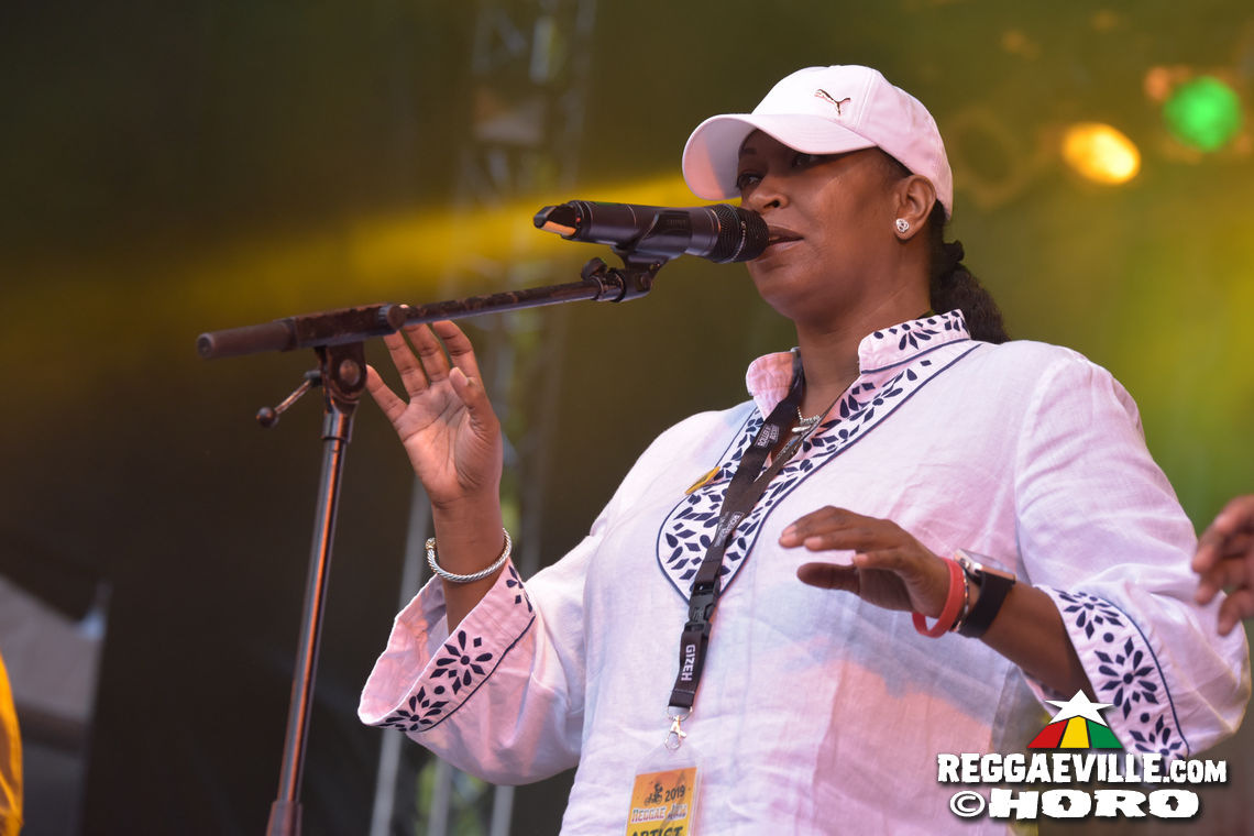 Mono & Nikitaman, Everton Blender, Sofa Connection