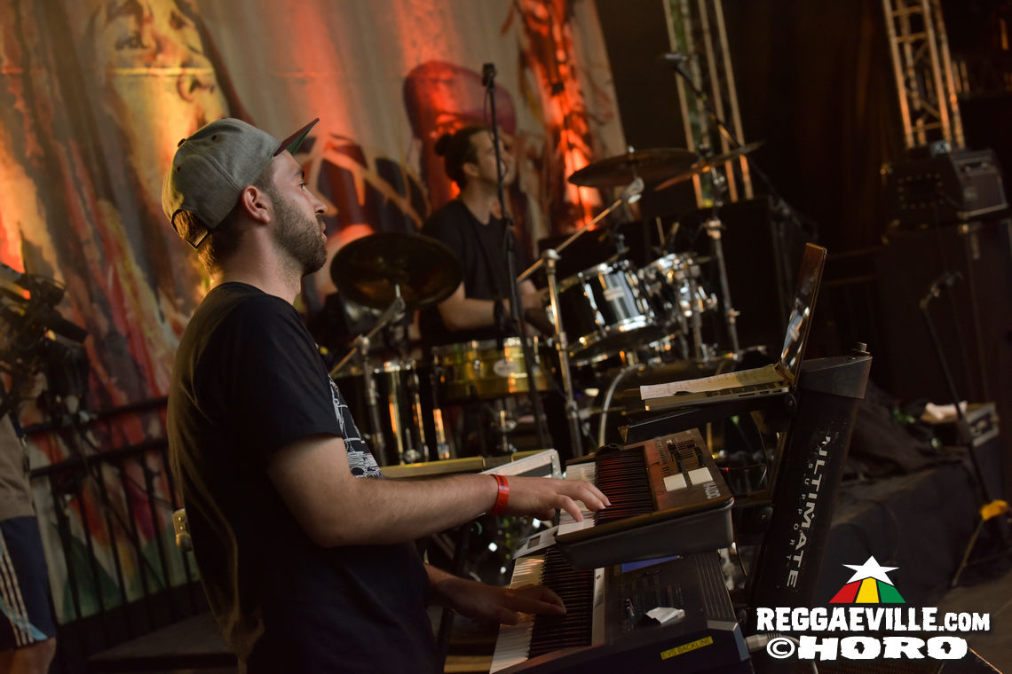 Mono & Nikitaman, Everton Blender, Sofa Connection