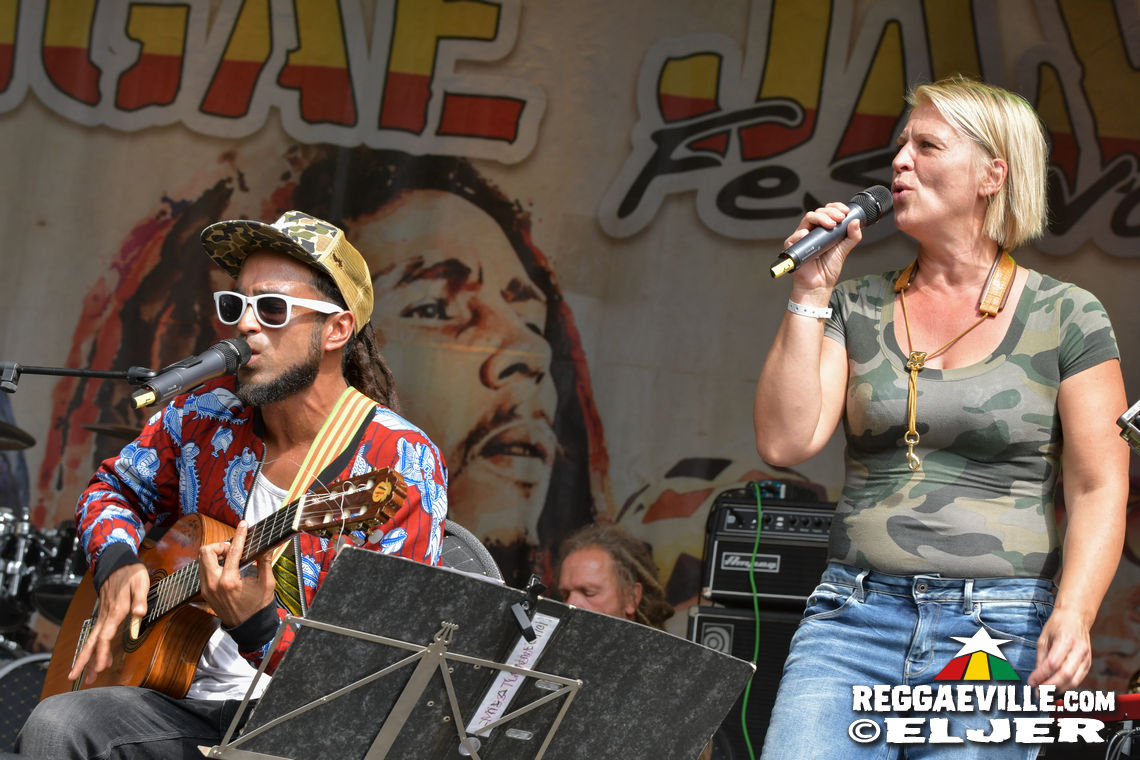 Mono & Nikitaman, Everton Blender, Sofa Connection