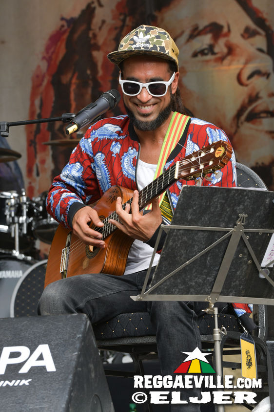 Mono & Nikitaman, Everton Blender, Sofa Connection