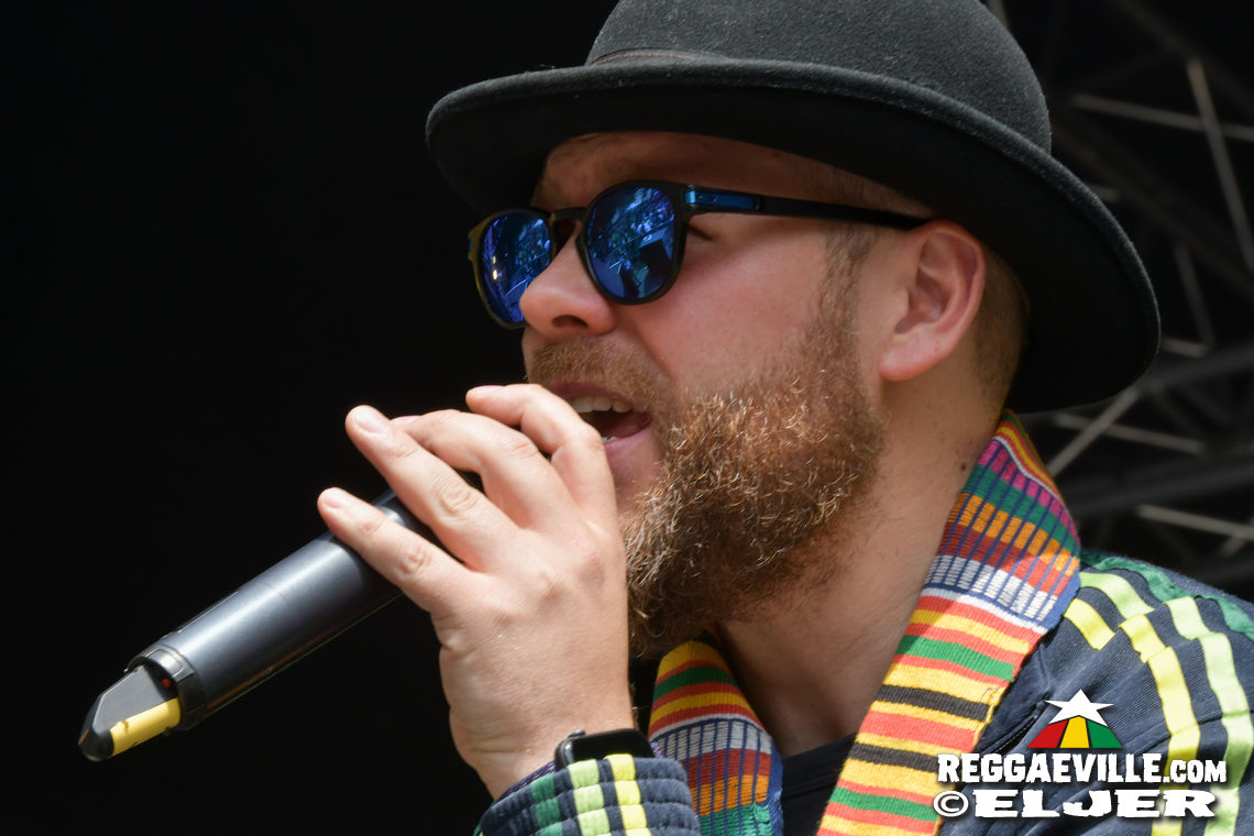 Mono & Nikitaman, Everton Blender, Sofa Connection