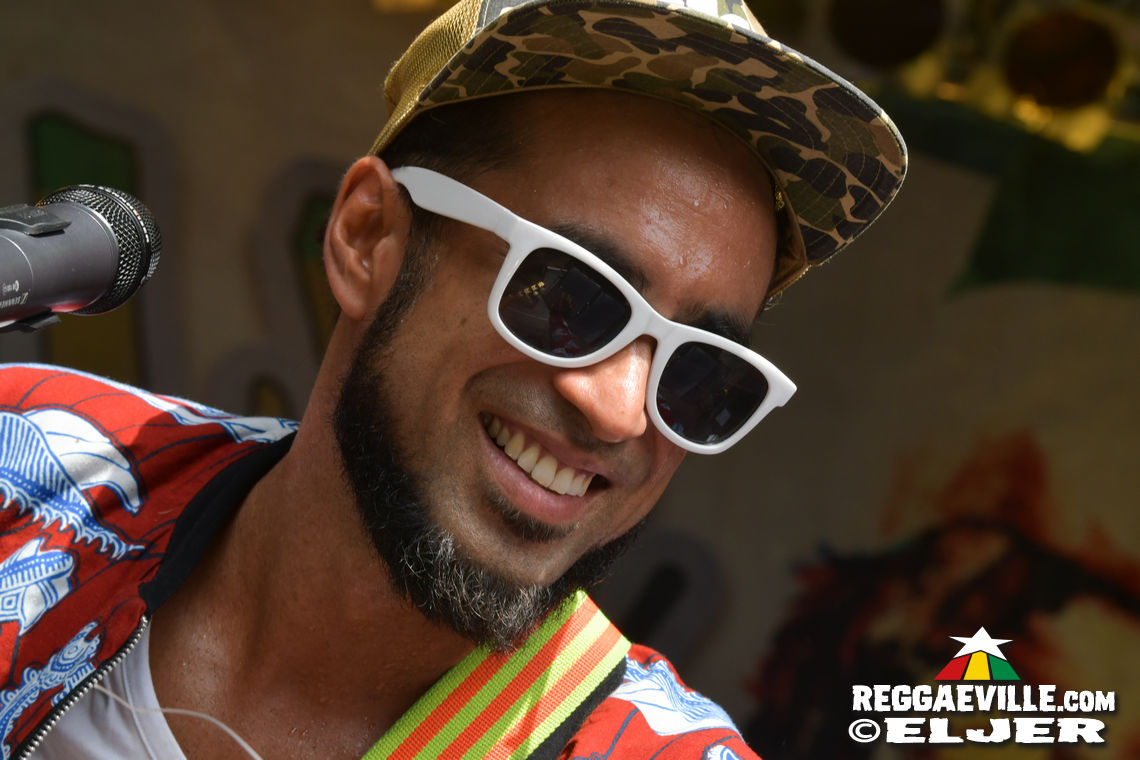 Mono & Nikitaman, Everton Blender, Sofa Connection