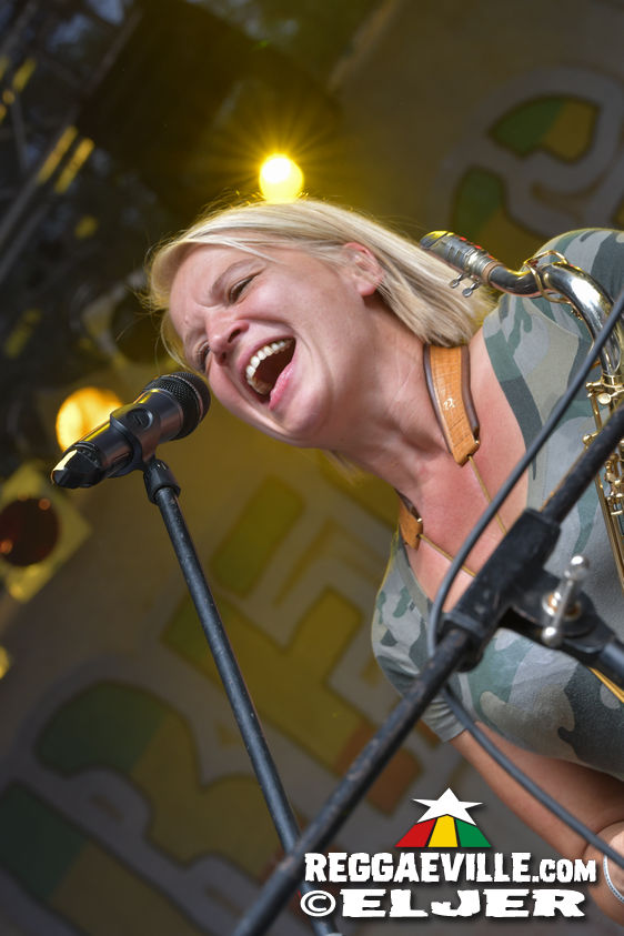 Mono & Nikitaman, Everton Blender, Sofa Connection