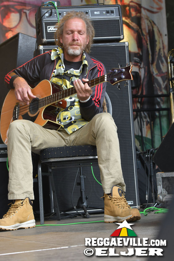 Mono & Nikitaman, Everton Blender, Sofa Connection