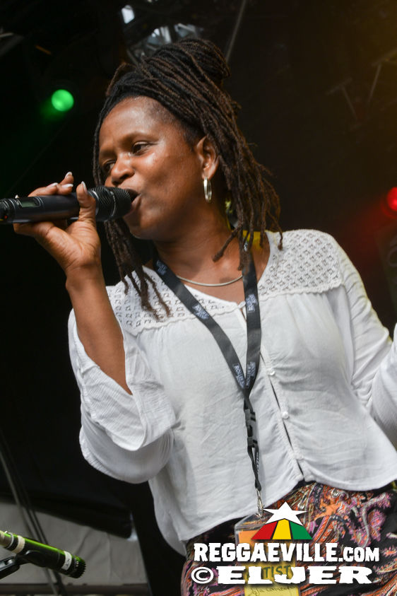 Mono & Nikitaman, Everton Blender, Sofa Connection