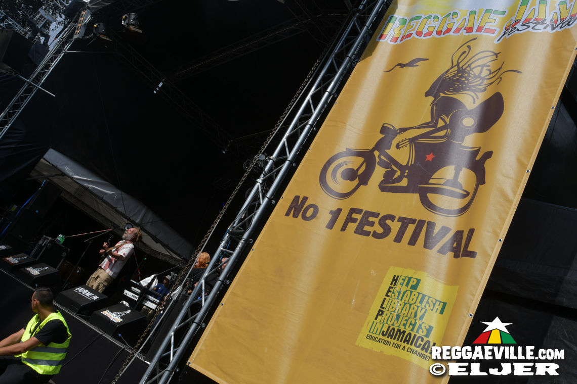 Mono & Nikitaman, Everton Blender, Sofa Connection