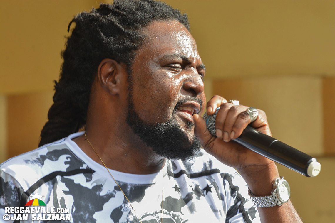 Yami Bolo, Akae Beka, Prezident Brown