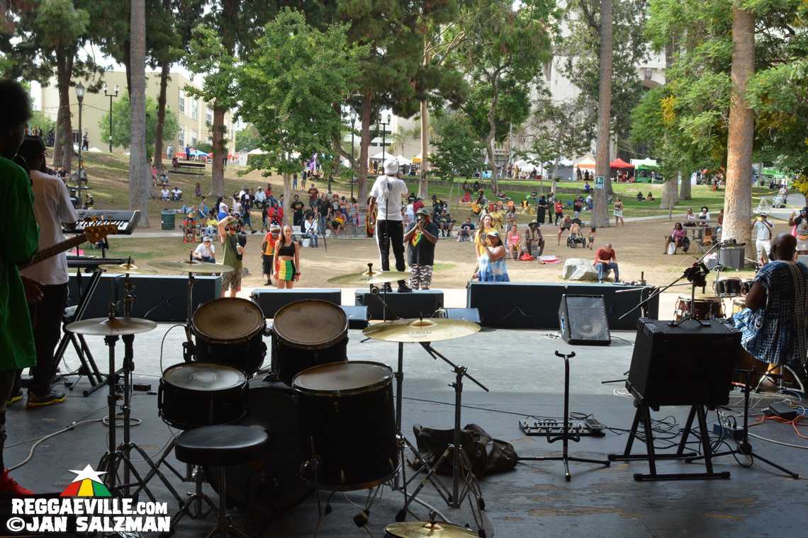 Yami Bolo, Akae Beka, Prezident Brown