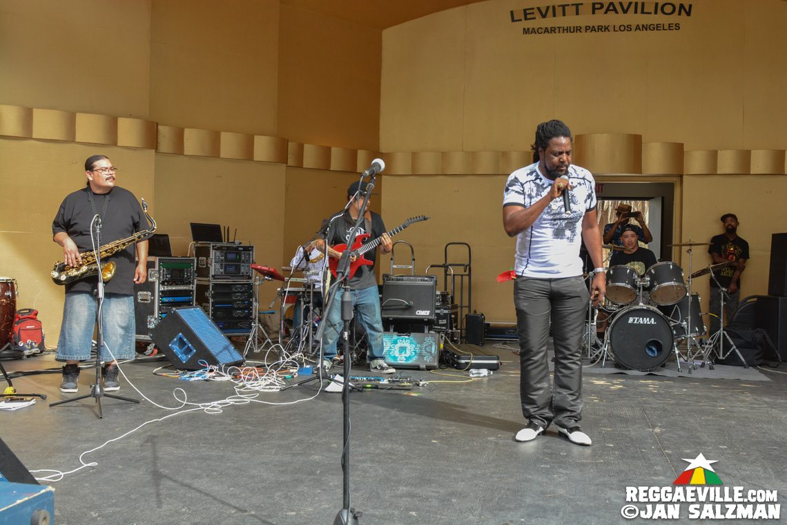 Yami Bolo, Akae Beka, Prezident Brown