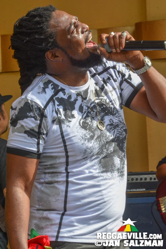 Yami Bolo, Akae Beka, Prezident Brown