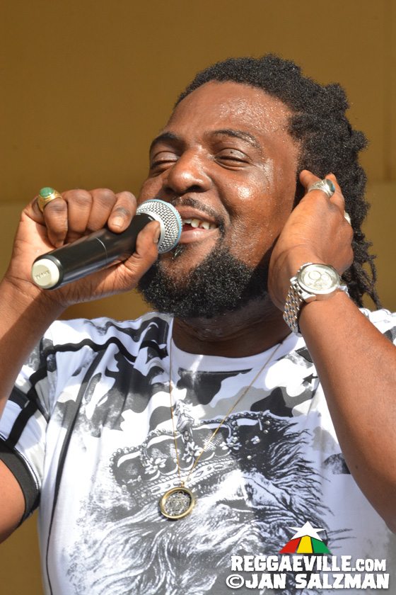 Yami Bolo, Akae Beka, Prezident Brown