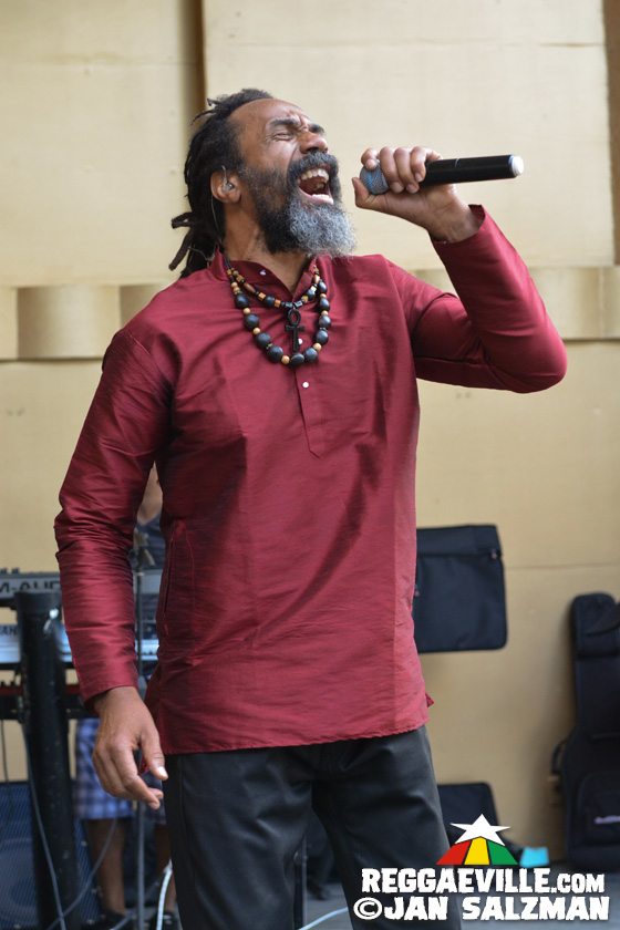 Yami Bolo, Akae Beka, Prezident Brown