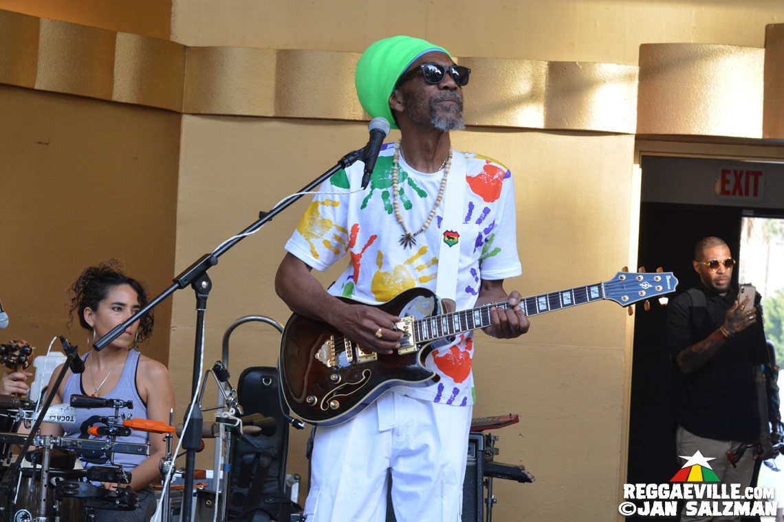 Yami Bolo, Akae Beka, Prezident Brown