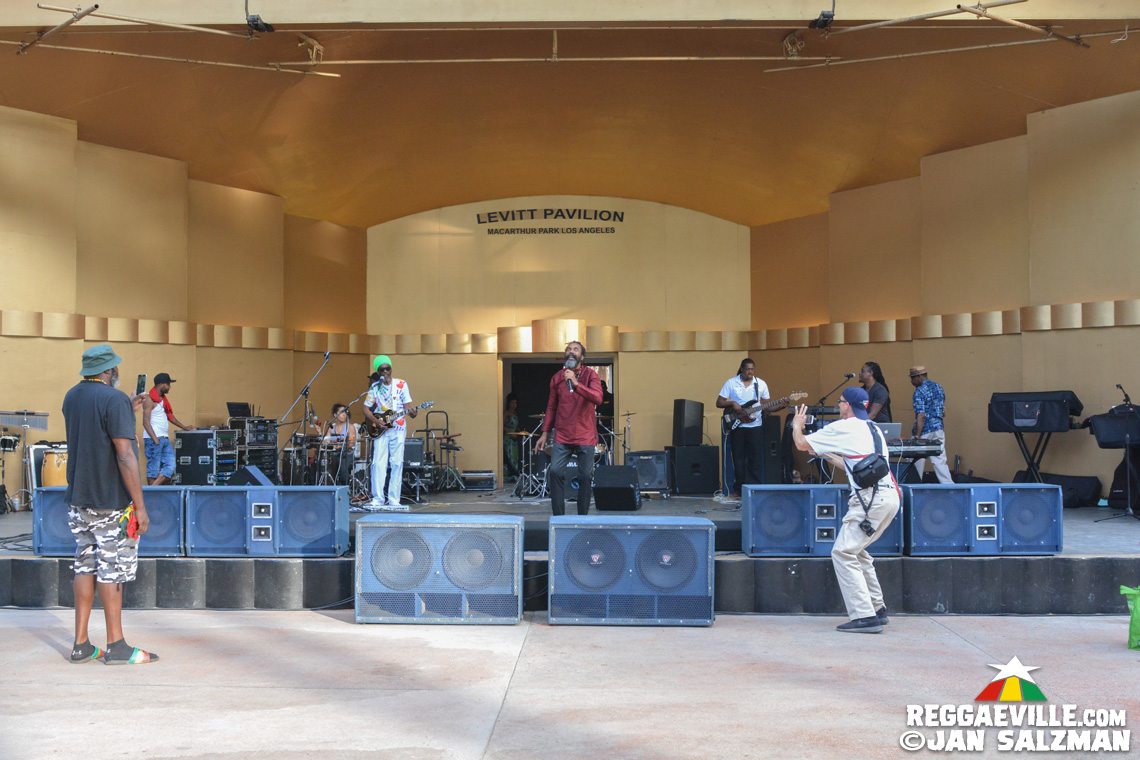 Yami Bolo, Akae Beka, Prezident Brown