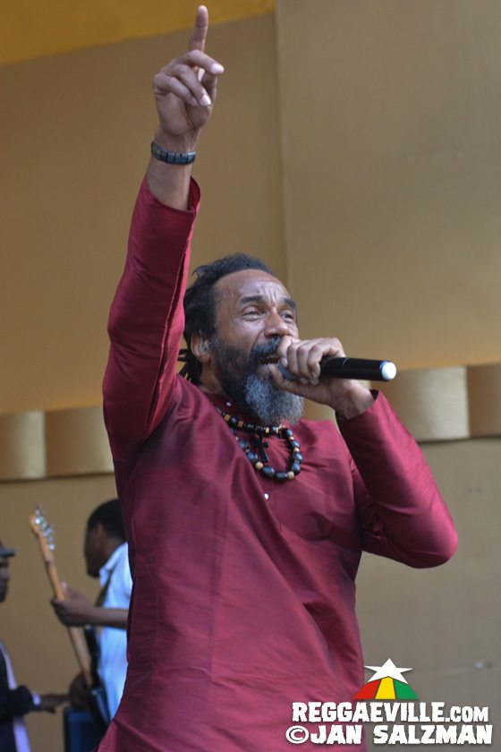 Yami Bolo, Akae Beka, Prezident Brown