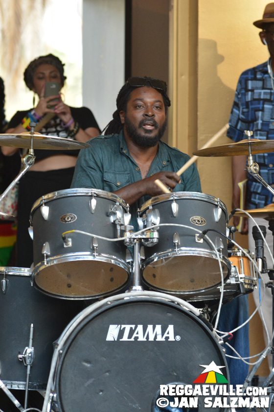 Yami Bolo, Akae Beka, Prezident Brown