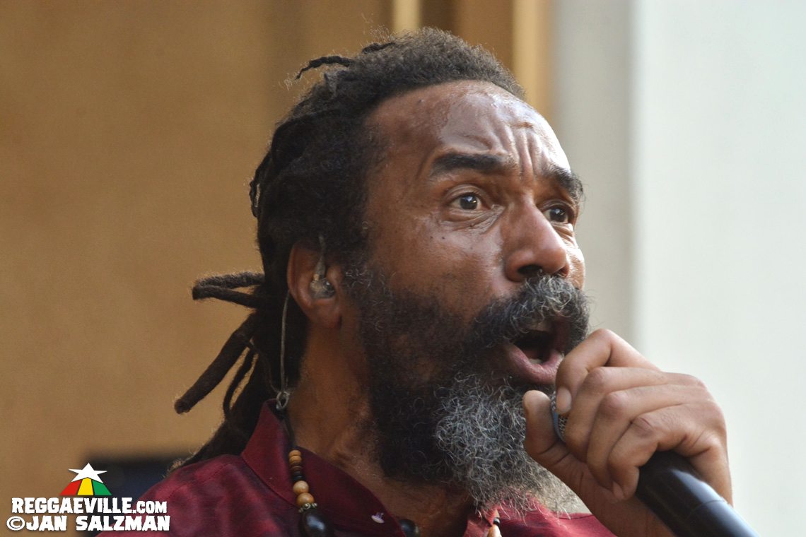 Yami Bolo, Akae Beka, Prezident Brown