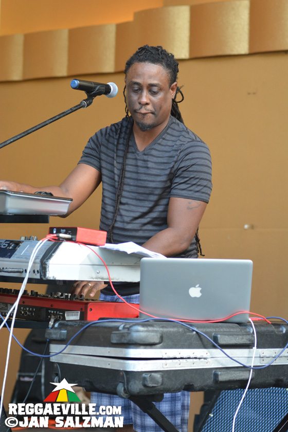 Yami Bolo, Akae Beka, Prezident Brown