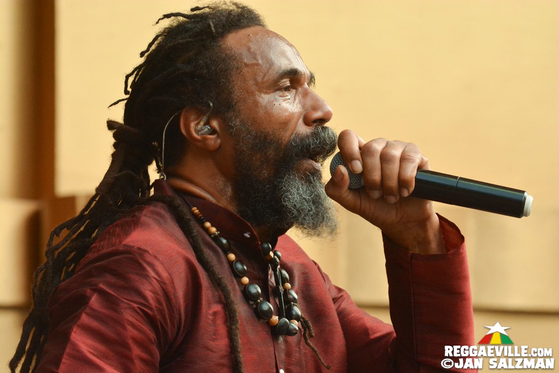 Yami Bolo, Akae Beka, Prezident Brown