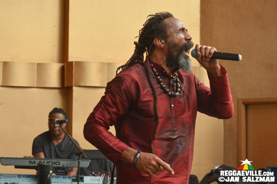 Yami Bolo, Akae Beka, Prezident Brown